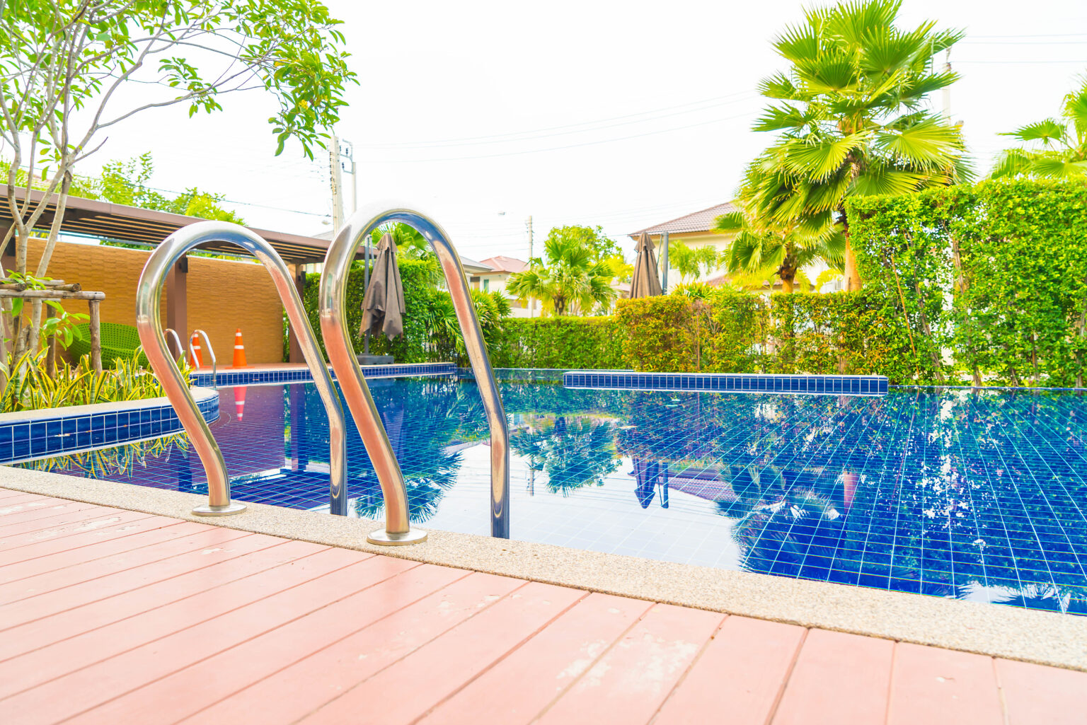 Limpiafondos de batería para piscinas sin cables en Murcia